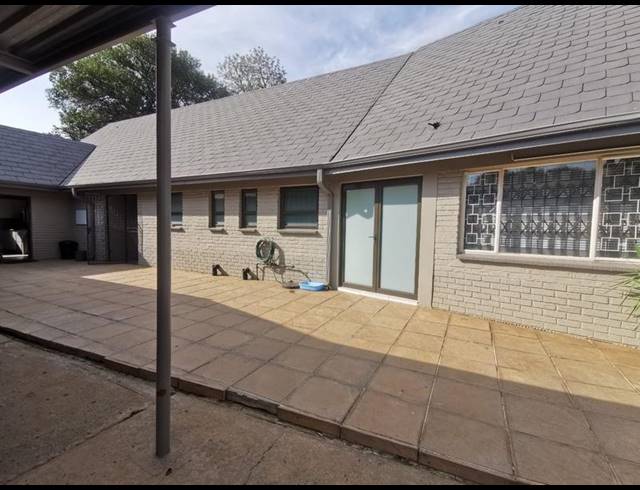 5 BEDROOM HOUSE FOR SALE IN MEYERTON CENTRAL